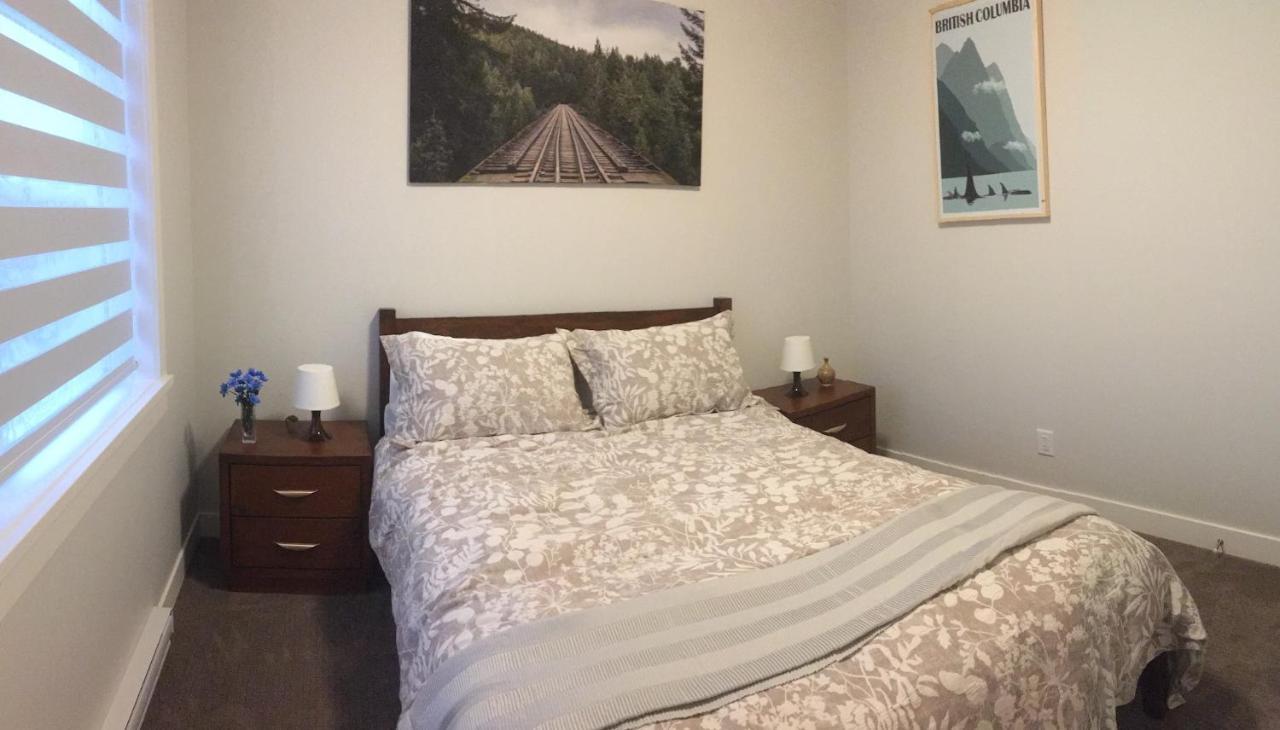 Mollys Cottage-The Suite On Vancouver Island Near Yyj Airport And The Wa And Bc Ferries Норт-Сааніч Екстер'єр фото