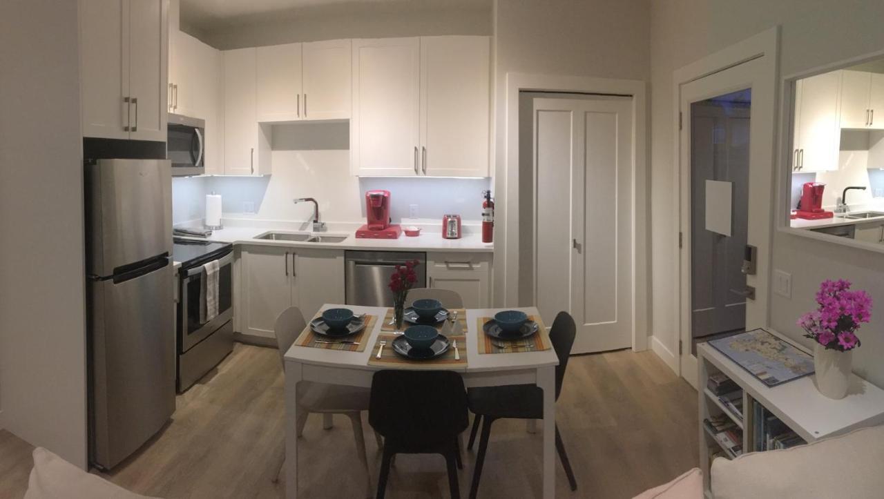 Mollys Cottage-The Suite On Vancouver Island Near Yyj Airport And The Wa And Bc Ferries Норт-Сааніч Екстер'єр фото
