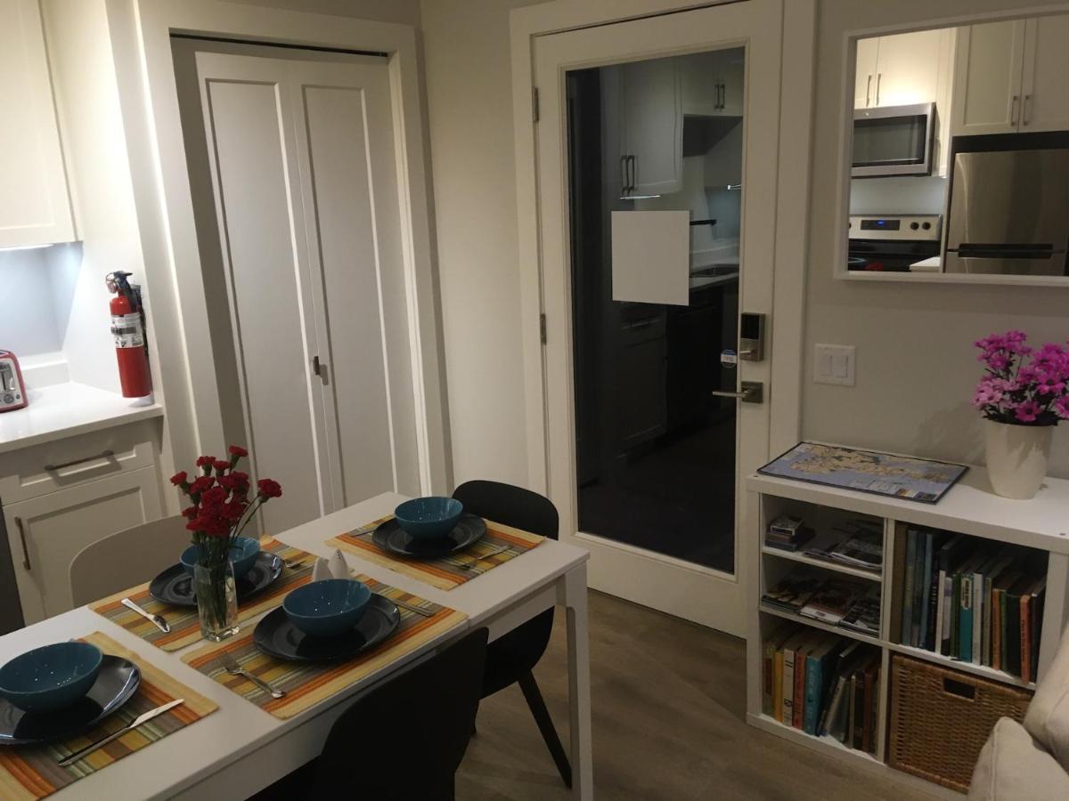 Mollys Cottage-The Suite On Vancouver Island Near Yyj Airport And The Wa And Bc Ferries Норт-Сааніч Екстер'єр фото
