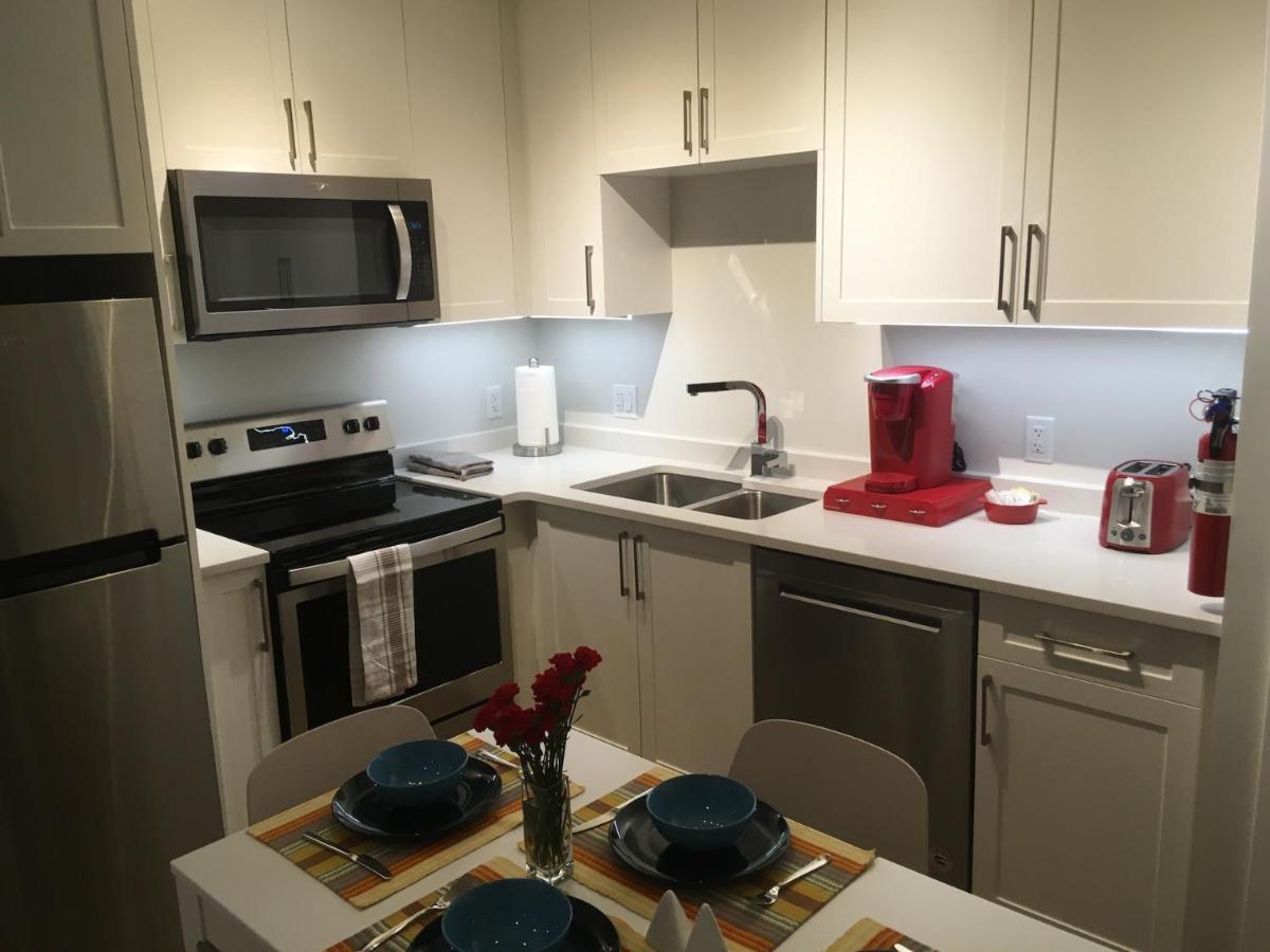 Mollys Cottage-The Suite On Vancouver Island Near Yyj Airport And The Wa And Bc Ferries Норт-Сааніч Екстер'єр фото