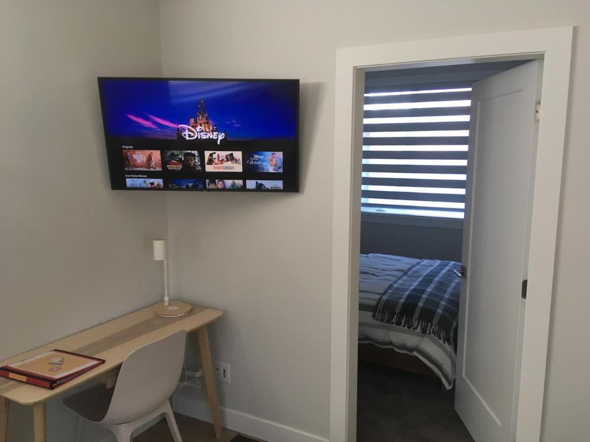 Mollys Cottage-The Suite On Vancouver Island Near Yyj Airport And The Wa And Bc Ferries Норт-Сааніч Екстер'єр фото