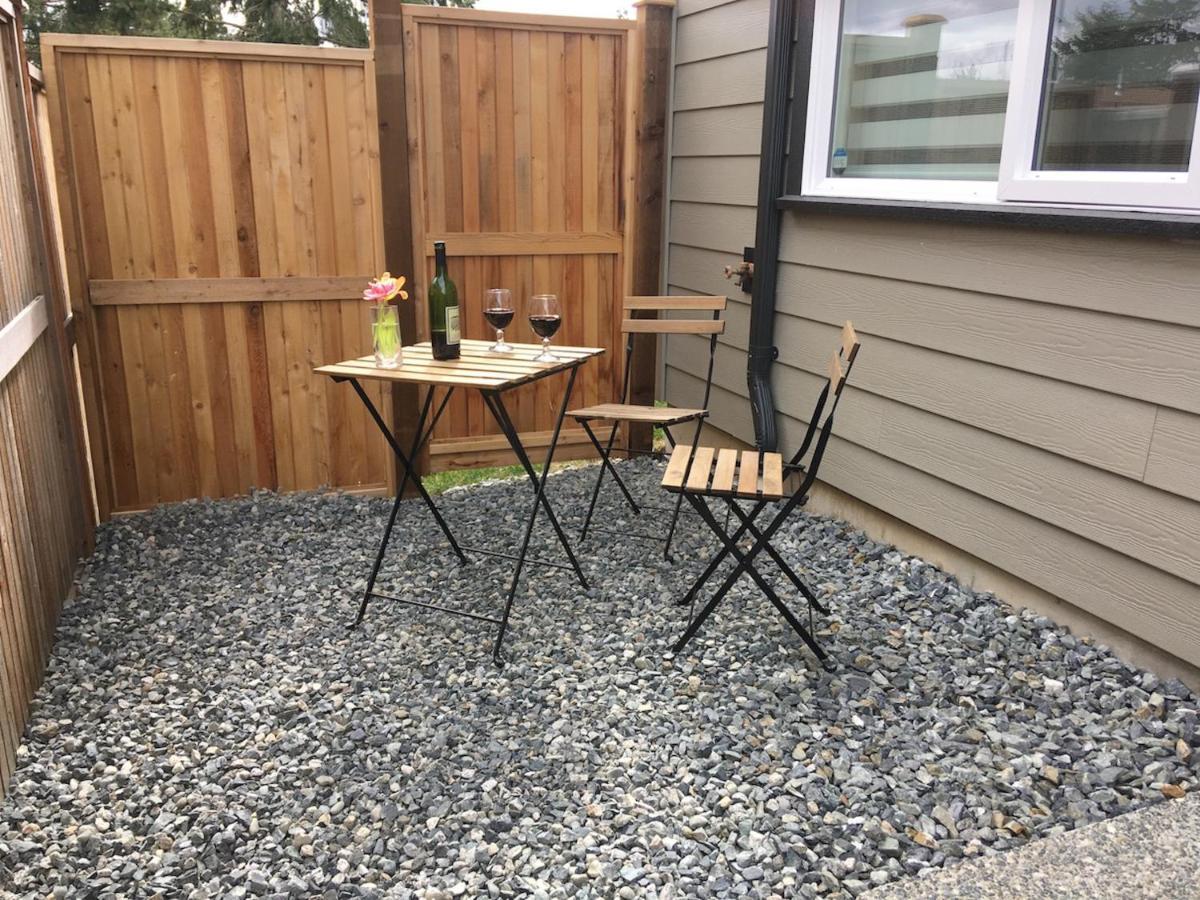 Mollys Cottage-The Suite On Vancouver Island Near Yyj Airport And The Wa And Bc Ferries Норт-Сааніч Екстер'єр фото