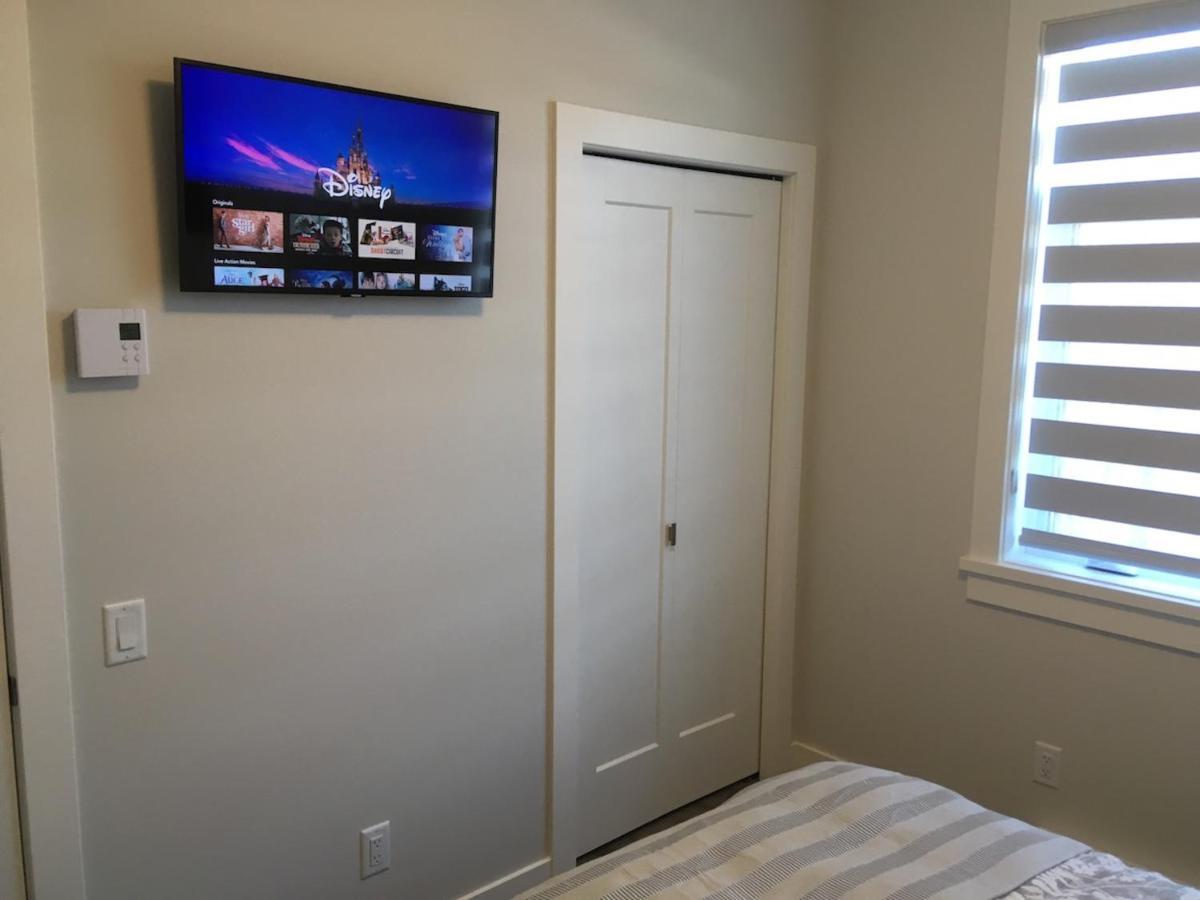 Mollys Cottage-The Suite On Vancouver Island Near Yyj Airport And The Wa And Bc Ferries Норт-Сааніч Екстер'єр фото