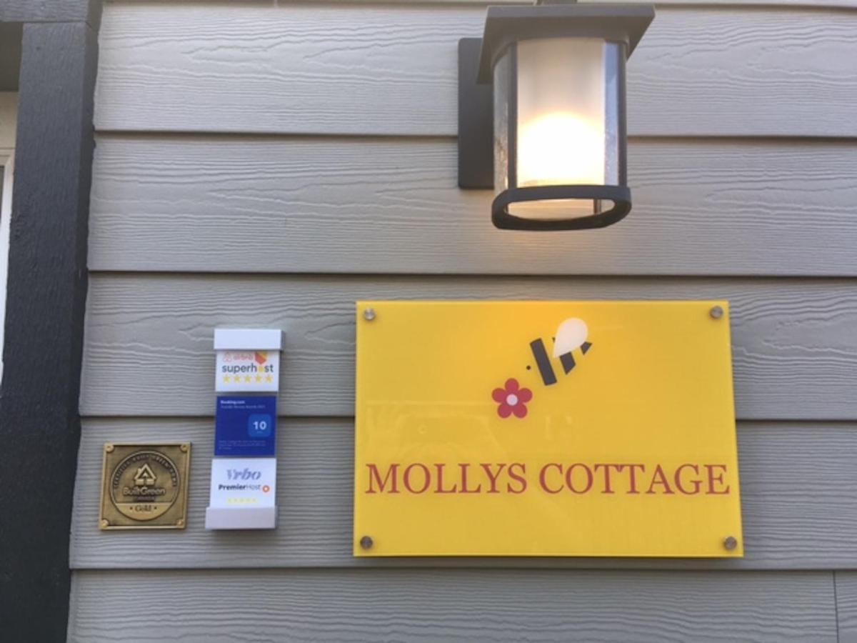 Mollys Cottage-The Suite On Vancouver Island Near Yyj Airport And The Wa And Bc Ferries Норт-Сааніч Екстер'єр фото