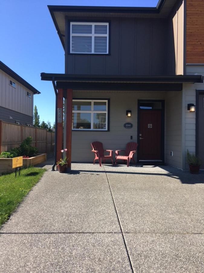Mollys Cottage-The Suite On Vancouver Island Near Yyj Airport And The Wa And Bc Ferries Норт-Сааніч Екстер'єр фото